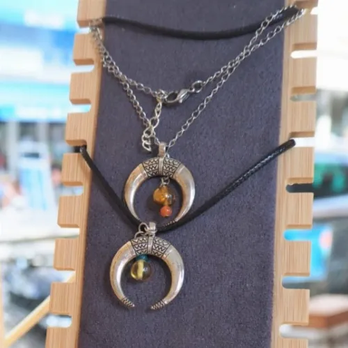 Collier Demi-Lune et Chaine