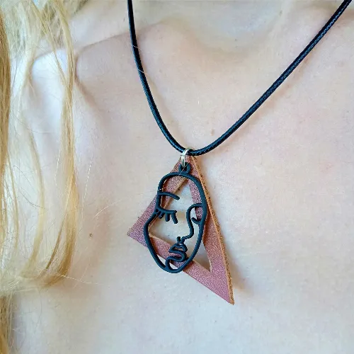 Collier Visage et Cordon noir