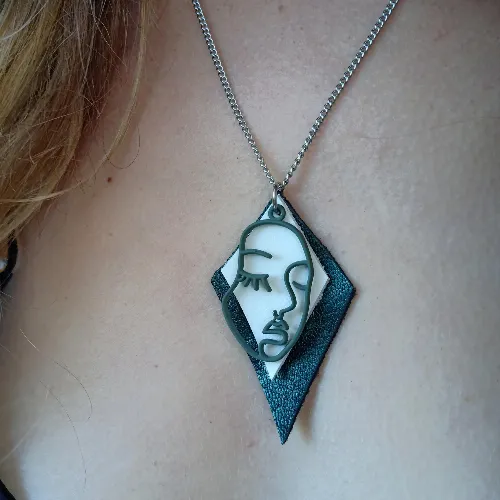 Collier Visage vert et blanc