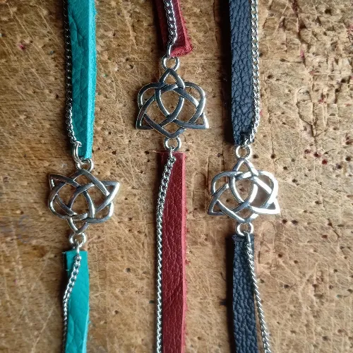 Bracelet cuir et chaine Celte/argent&eacute;