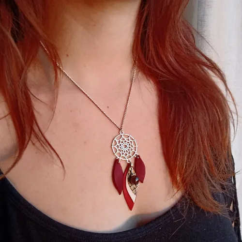Collier Attrape-r&ecirc;ve Rouge-Noir