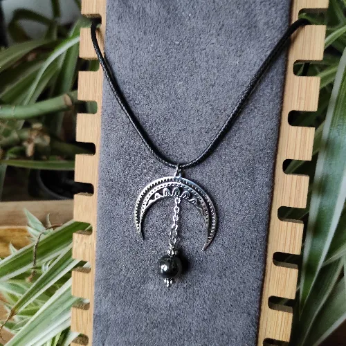Collier Lune/Pierre et Cordon noir