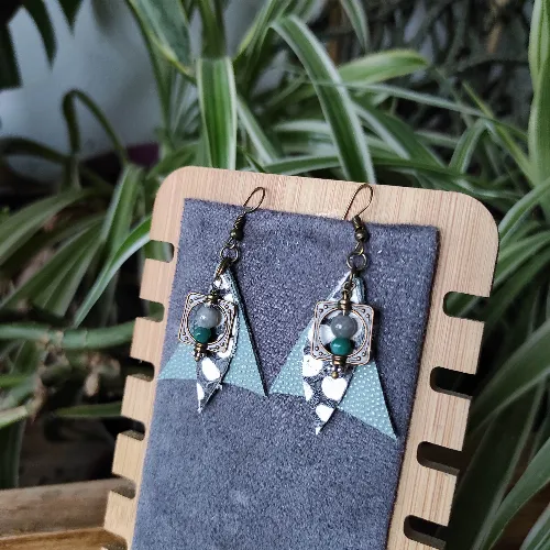 Boucles d'oreilles &eacute;caille et labradorite.